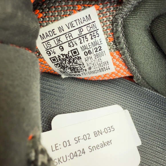 adidas Yeezy Boost 350 V2 Mens Size 9.5 Beluga Reflective GW1229 main image 4